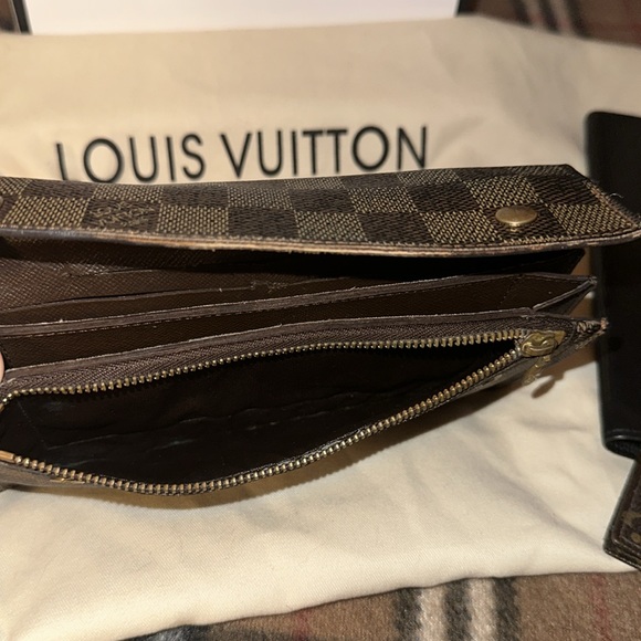 Trade? LV Authentic Damier Ebene double snap wallet wristlet😍 - Picture 5 of 11